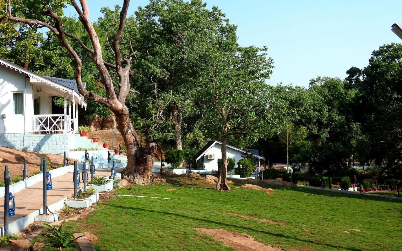 Greendale Resort Pachmarhī Esterno foto